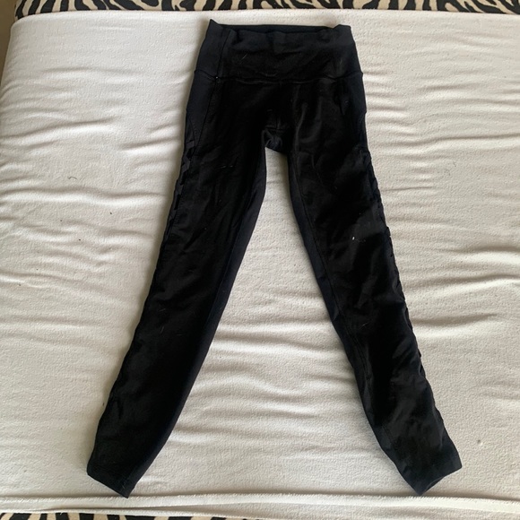 Lululemon Black Rhythm High Times Mesh side leggings. - Picture 1 of 5